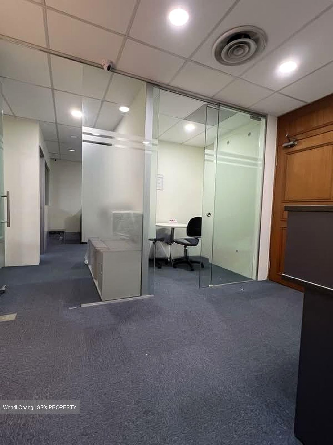 Central Mall (D1), Office #606750911